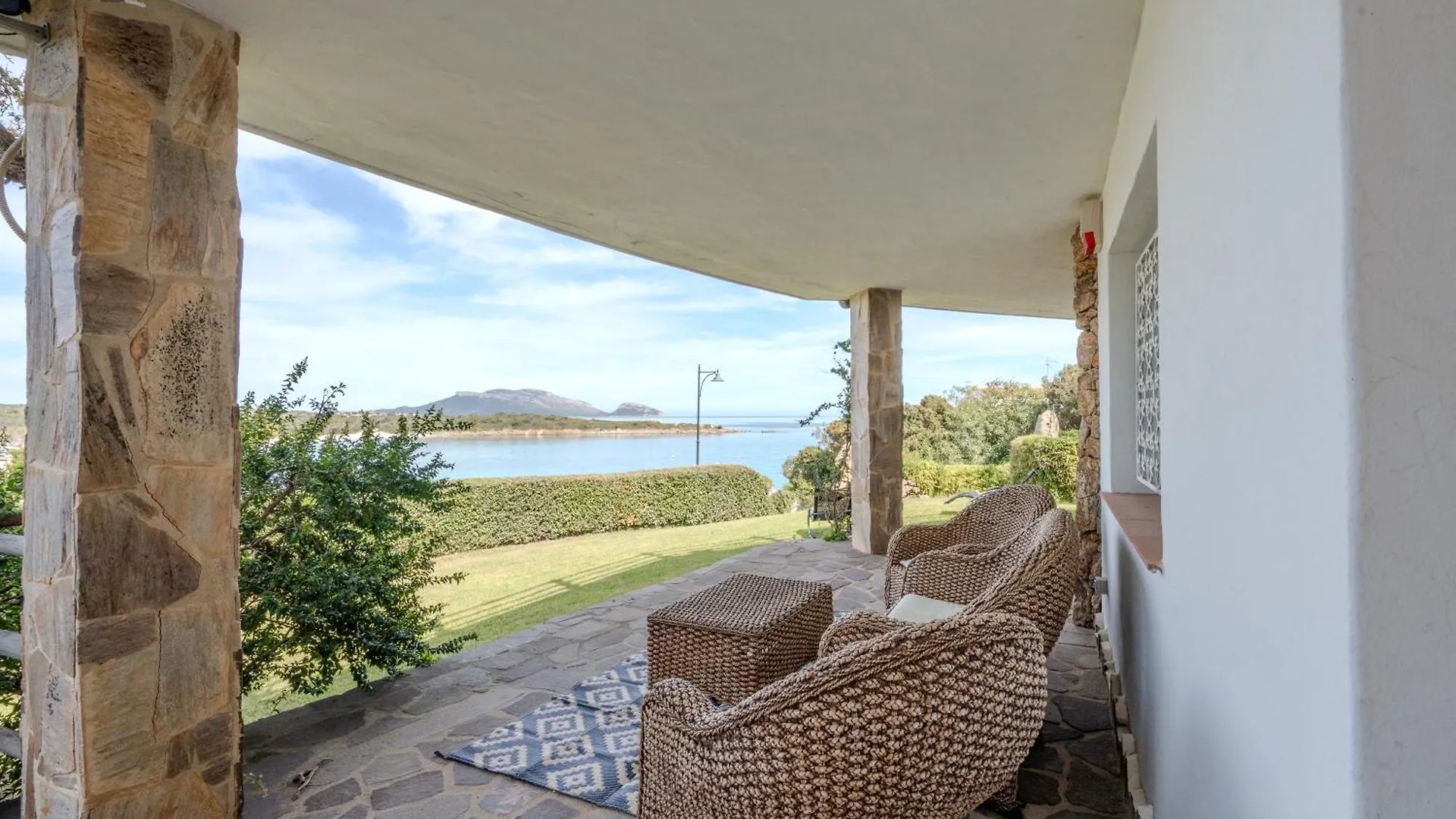 Villa Elena Fronte Mare Spiaggia Bados- Pittulongu- Golfo Aranci Olbia Italia